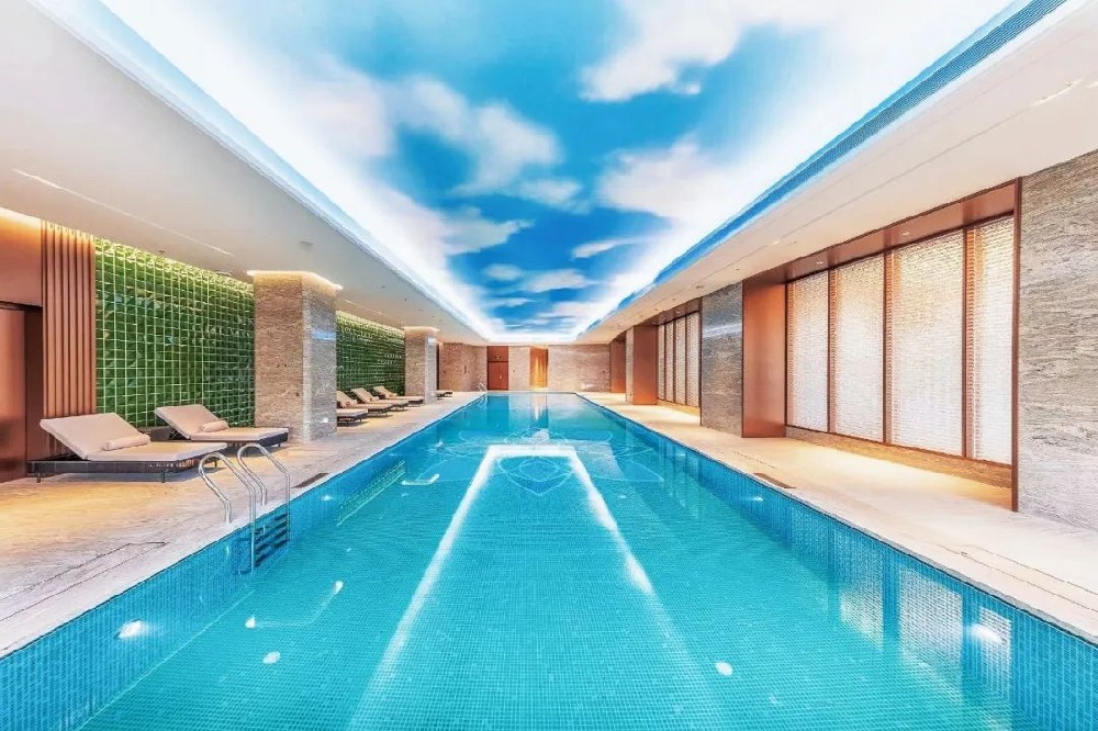 選對(duì)游泳池恒溫除濕設(shè)備，打造四季舒適游泳空間！