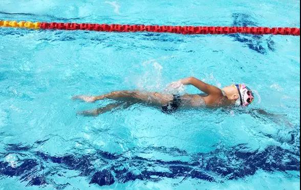 游泳館游泳，游泳館除濕設(shè)備，游泳池除濕機