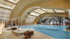 解決游泳館潮濕、結(jié)露、空氣問(wèn)題，只需要一臺(tái)游泳池專(zhuān)用除濕機(jī)！